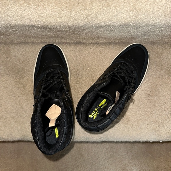 Reebok women’s high top with built in wedge. - Picture 5 of 6